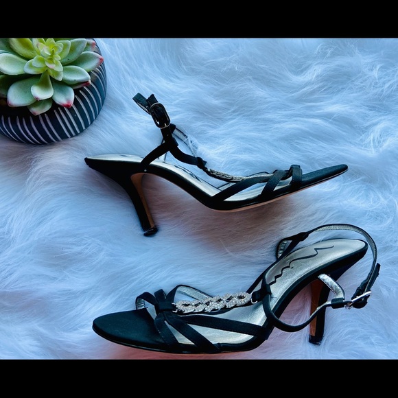 *SOLD*Nina Strappy Heels - Picture 3 of 6